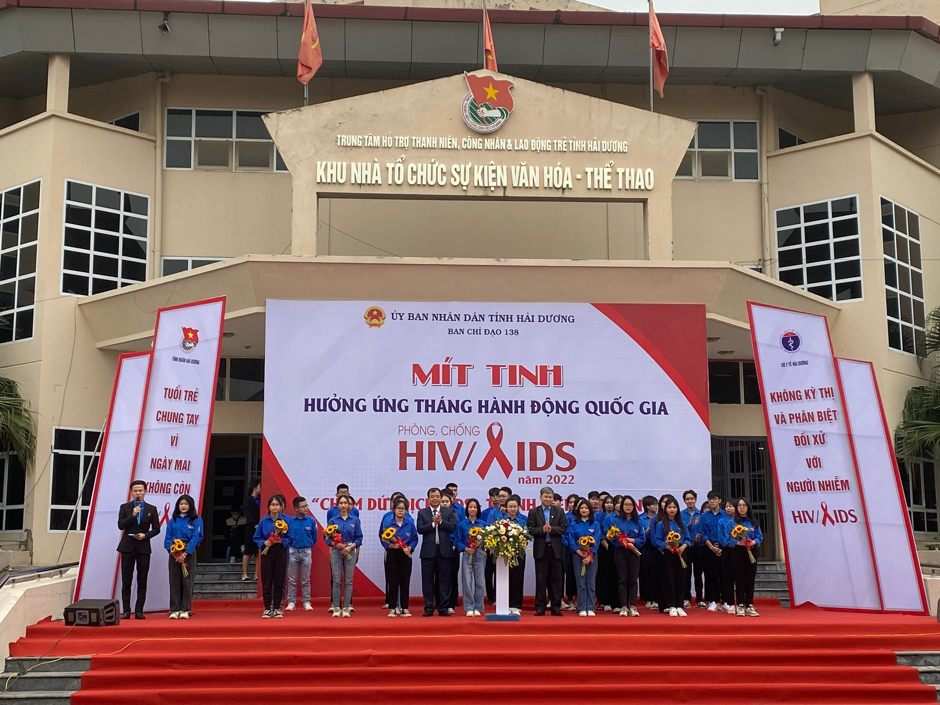 2.Ra mắt đội hình TNTN tham gia phòng, chống HIV/AIDS.