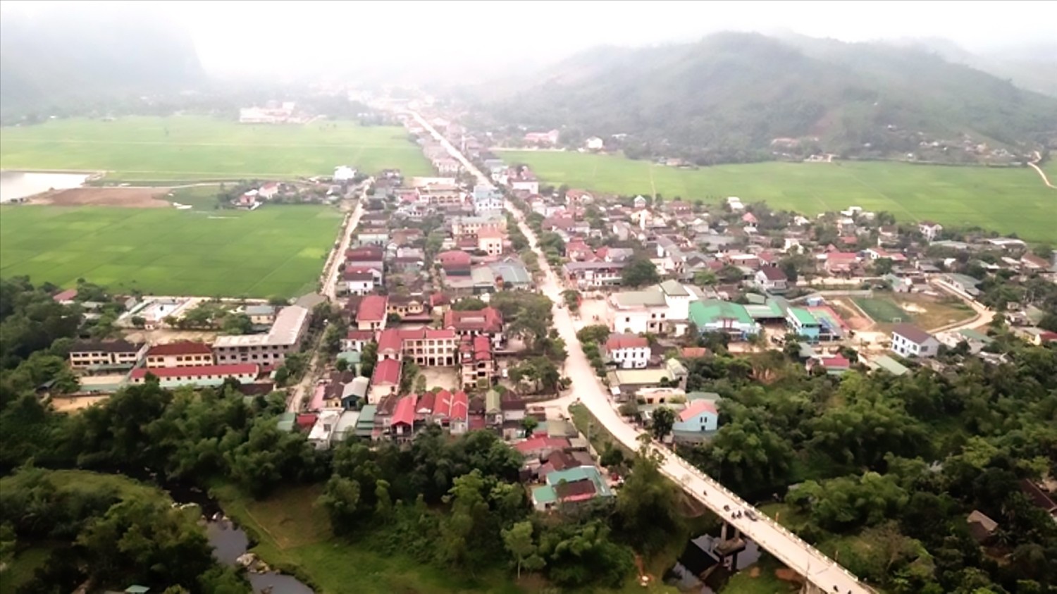 Những năm gần đây, thị trấn Quy Đạt (huyện vùng cao Minh Hóa), là địa phương có tỷ lệ hộ nghèo giảm nhanh.