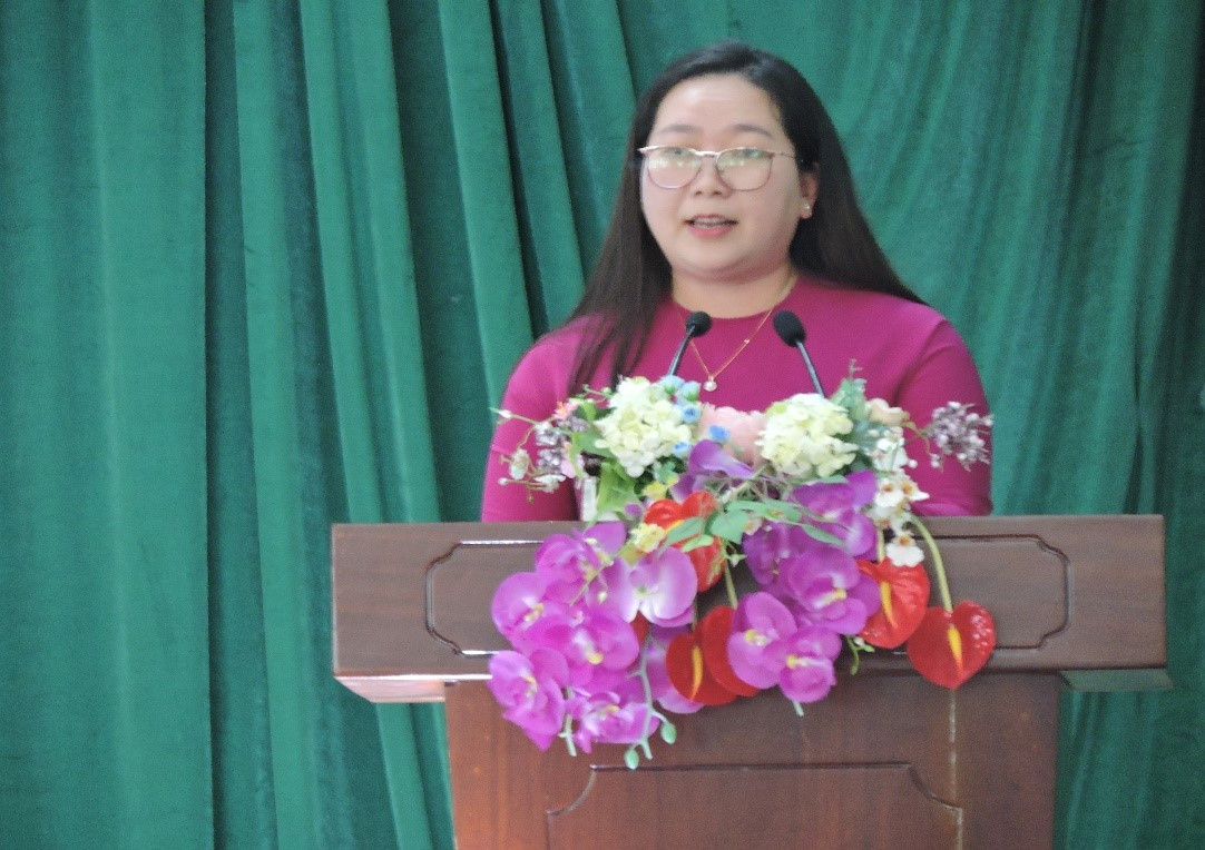 Chủ tịch Ủy ban MTTQ Việt Nam tỉnh Nguyễn Thị Hồng Nhung phát biểu tại chương trình.