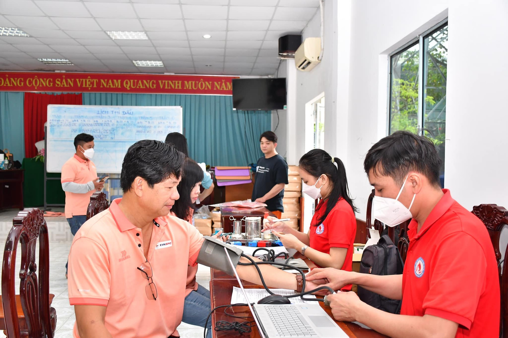 PC Thành phố Cần Thơ tham gia hiến máu hưởng ứng Tuần lễ hồng.