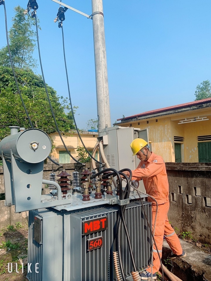 Chuyển lưới vận hành cấp điện áp 22kV tại Điện lực Yên Mô.