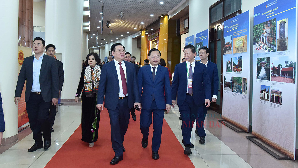 Chủ tịch Quốc hội Vương Đình Huệ và các đại biểu tới dự Hội thảo Văn hoá 2022. Ảnh: Lâm Hiển.