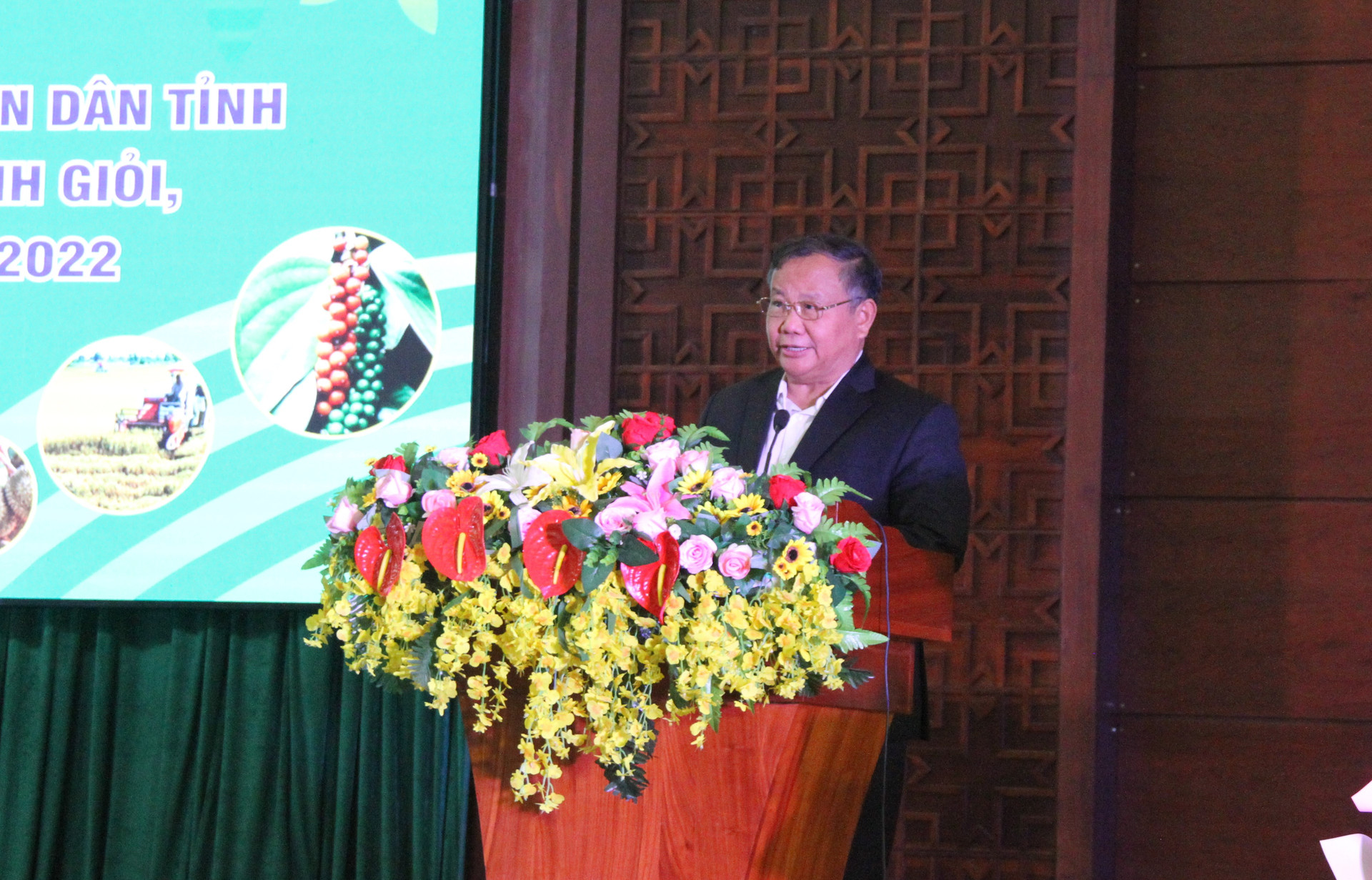 Phó Chủ tịch BCH TW Hội Nông dân Việt Nam Đinh Khắc Bính phát biểu tại Hội nghị.