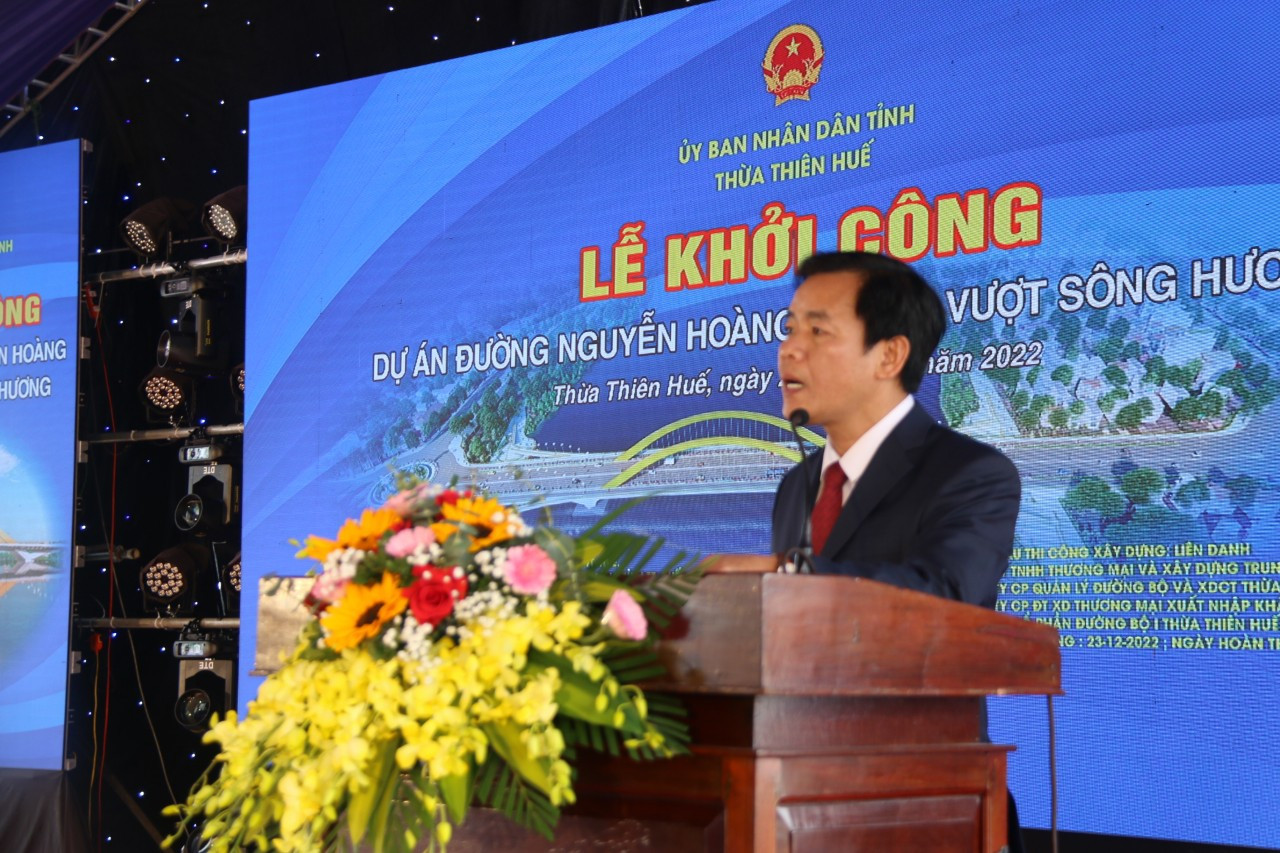 Chủ tịch UBND tỉnh Thừa Thiên - Huế Nguyễn Văn Phương phát biểu tại Lễ khởi công.