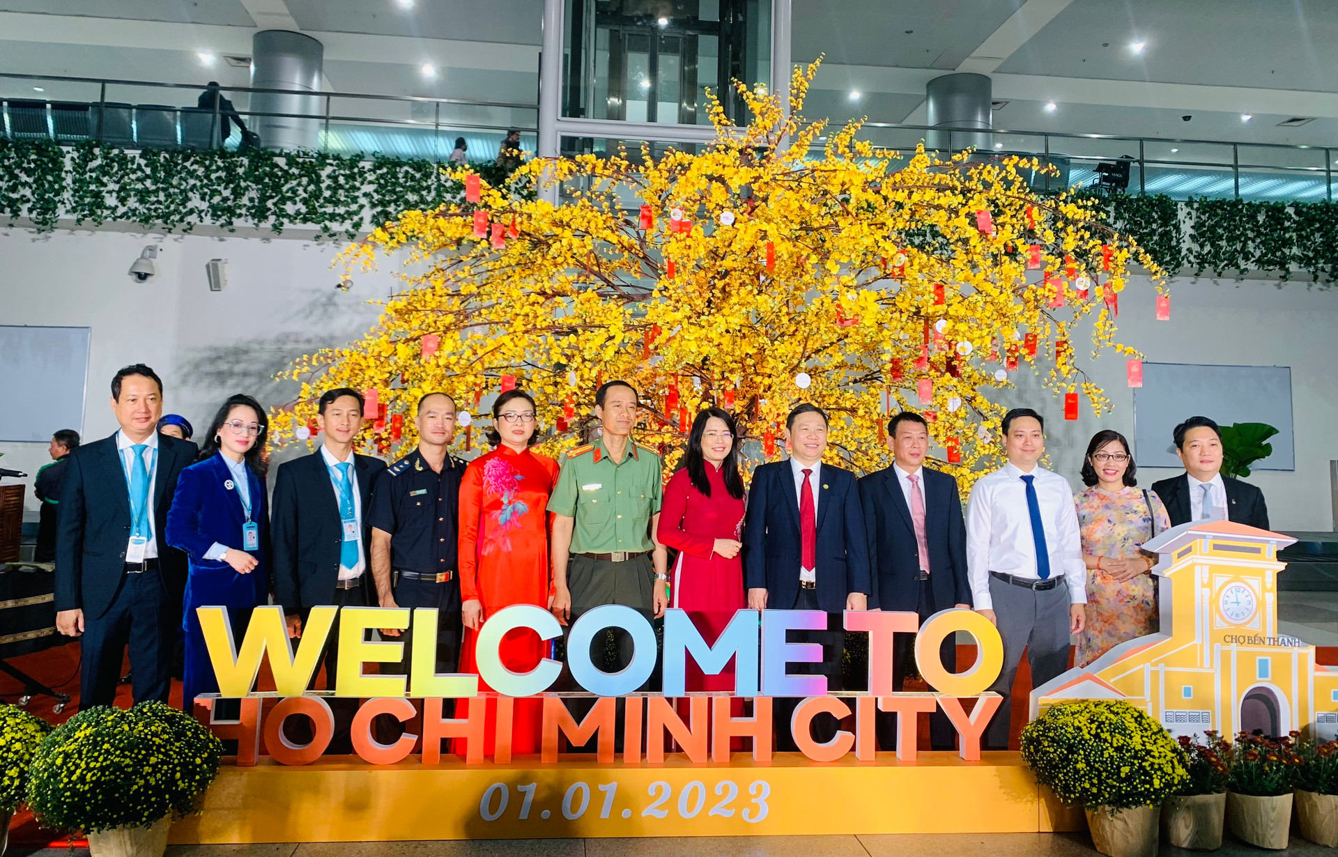 TP HCM đón chào những vị khách quốc tế đến thành phố đầu năm mới 2023.