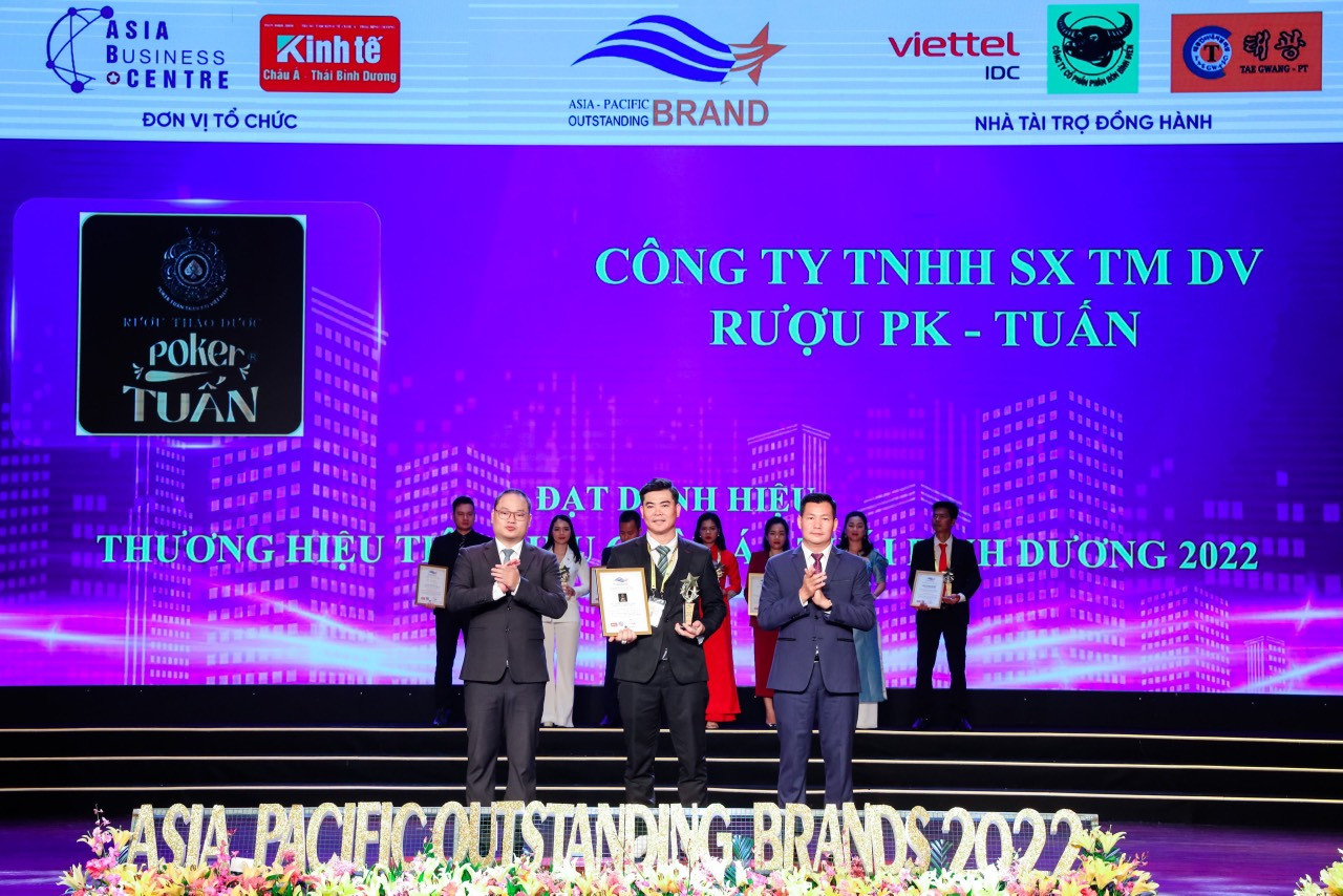 CEO Võ Minh Tuấn nhận giải thưởng “Thương hiệu - nhãn hiệu xuất sắc Châu Á Thái Bình Dương 2022”.