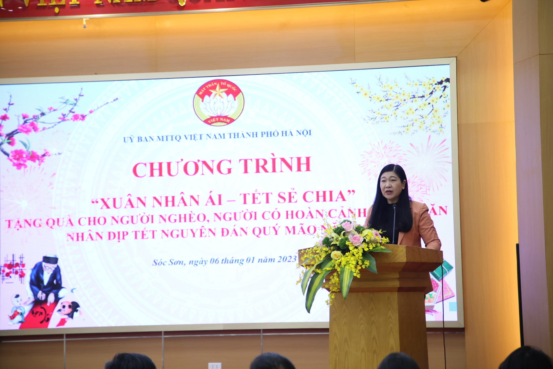 Chủ tịch Ủy ban MTTQ Việt Nam thành phố Hà Nội Nguyễn Lan Hương phát biểu tại chương trình.