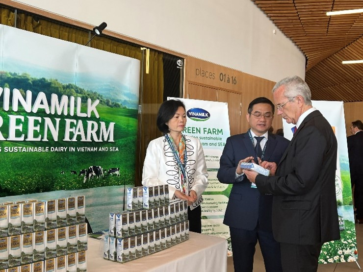 Sữa tươi Vinamilk Green Farm được giới thiệu tại Hội nghị sữa toàn cầu năm 2022 và nhận được nhiều phản hồi tích cực.