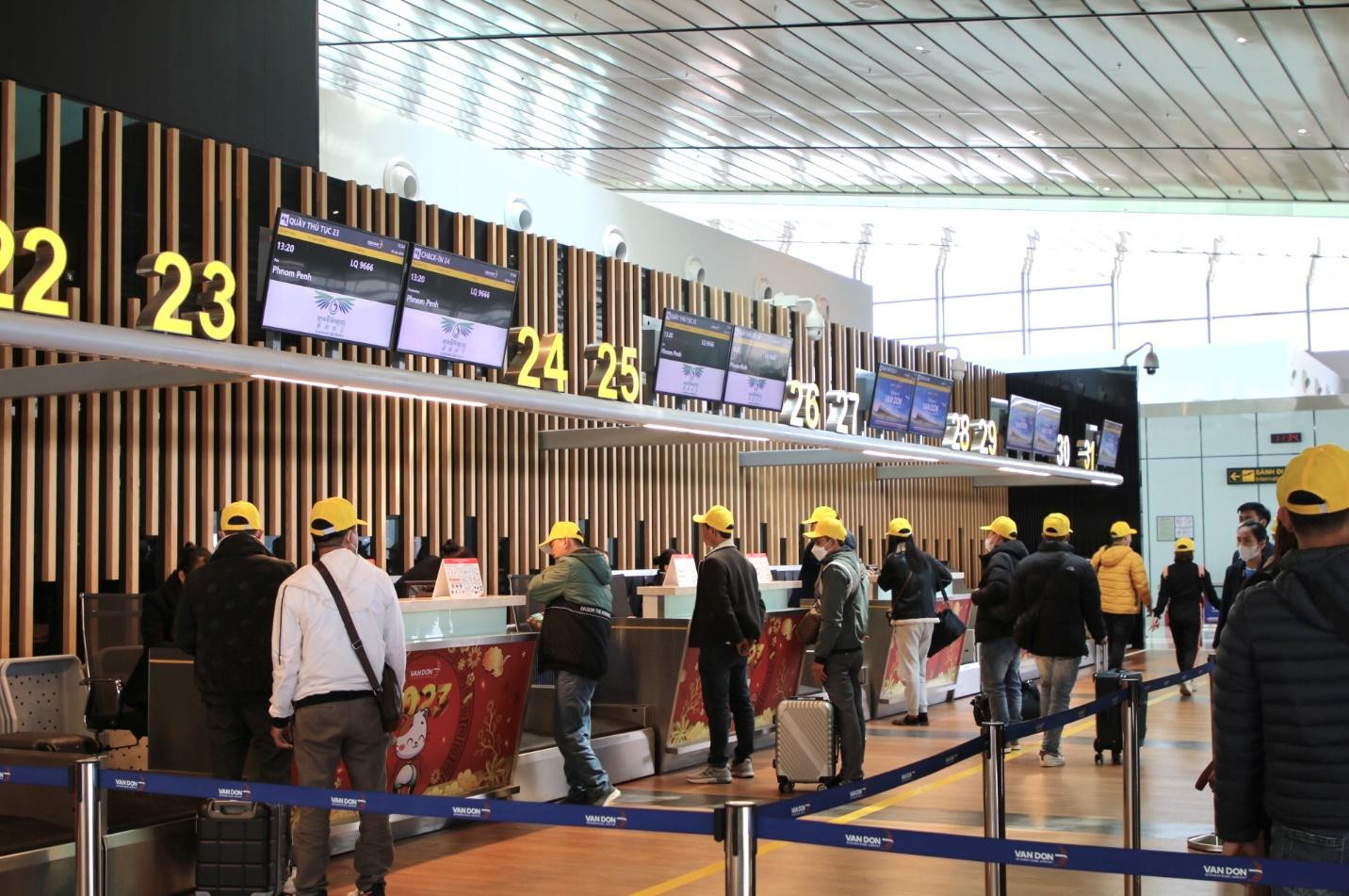 Sân bay quốc tế Vân Đồn nằm trong hành lang xanh di chuyển an toàn bằng đường hàng không, kết nối Quảng Ninh với cả nước và quốc tế.