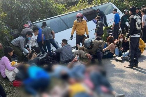 Hiện trường vụ tai nạn tại Đèo Cón, xã Thu Cúc khiến 10 người bị thương