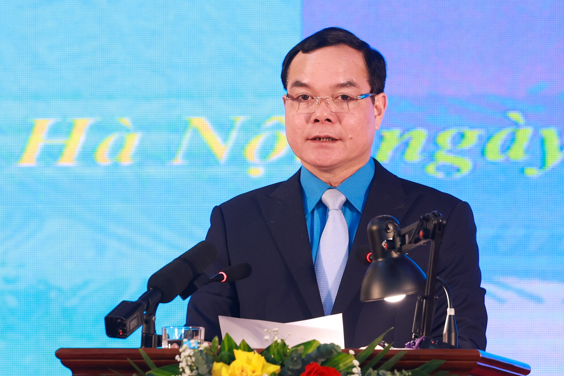 Ông Nguyễn Đình Khang, Chủ tịch Tổng Liên đoàn Lao động Việt Nam phát biểu tại hội nghị. 