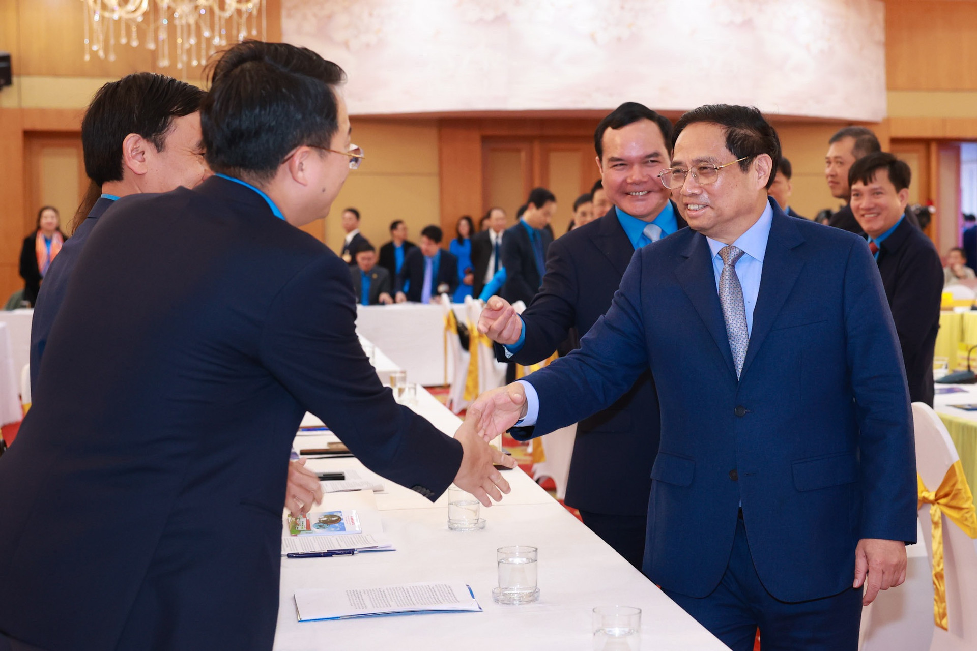 Thủ tướng Chính phủ Phạm Minh Chính cùng các đại biểu dự hội nghị.