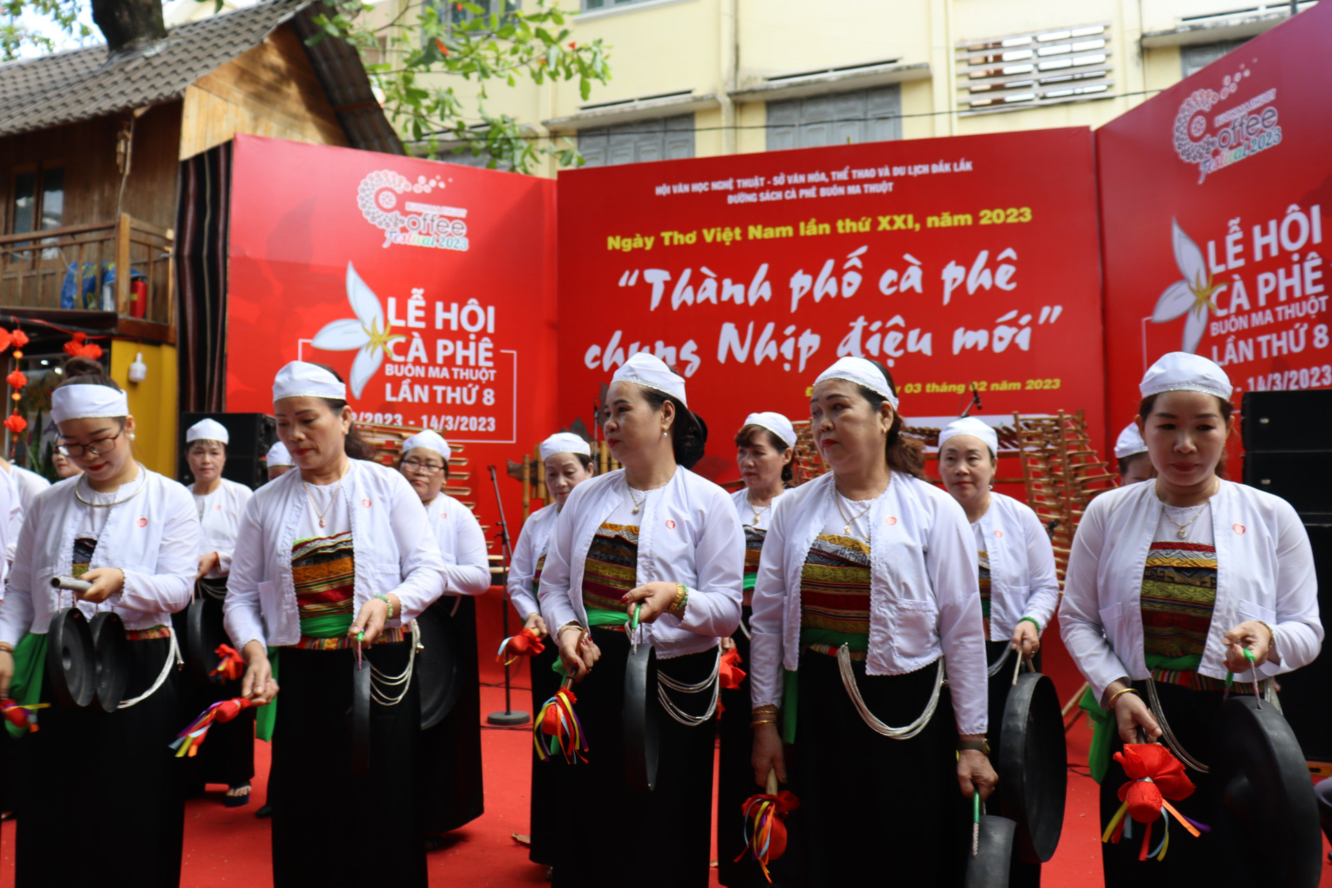 Đội Chiêng Mường xã Hoà Thắng, TP Buôn Ma Thuột trình diễn tại chương trình.