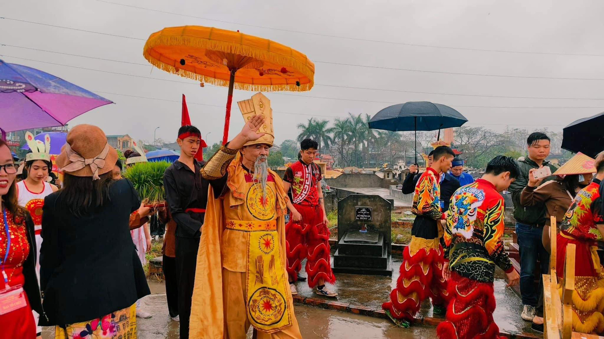 Lễ Hội có truyền thống lâu đời mang tính đặc trưng, tiêu biểu khởi thủy nghề trồng lúa nước của cư dân nông nghiệp Việt Nam.