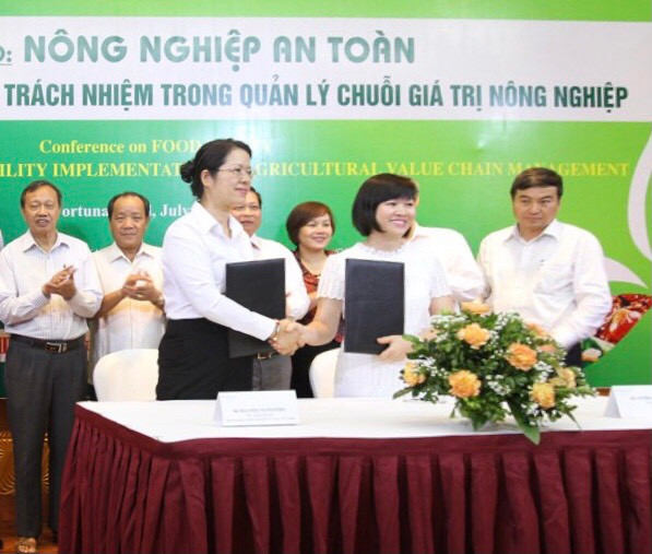 Bà Nguyễn Thị Phượng - Phó Tổng Giám đốc Agribank - trong lễ ký kết đầu tư cho lĩnh vực nông nghiệp an toàn.