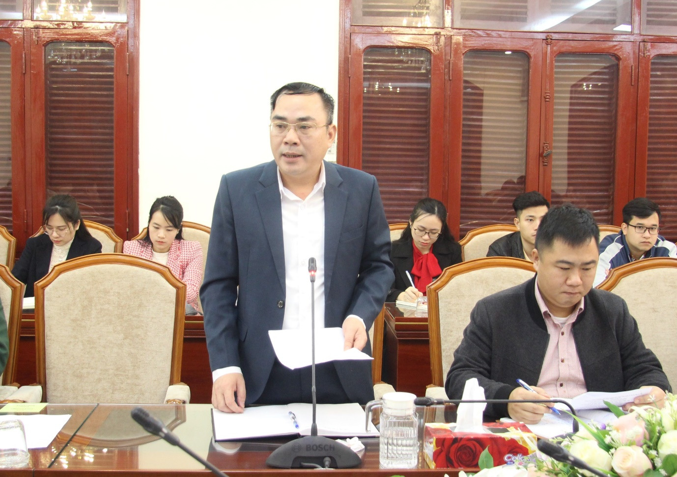 Ông Lê Văn Vĩnh, Giám đốc Ban Quản lý dự án đầu tư xây dựng Thành phố báo cáo kết quả thực hiện nhiệm vụ năm 2022 và phương hướng, nhiệm vụ trọng tâm năm 2023.