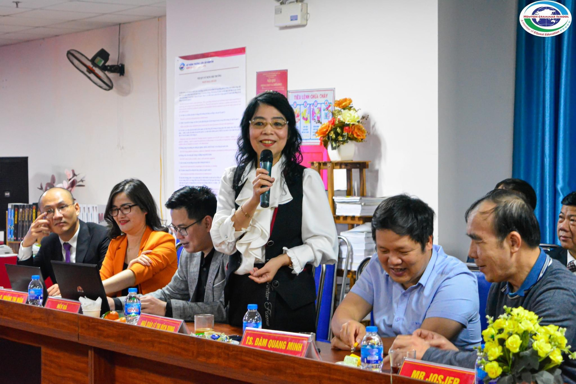 Nhà giáo Lê Thị Bích Dung phát biểu tại hội thảo.