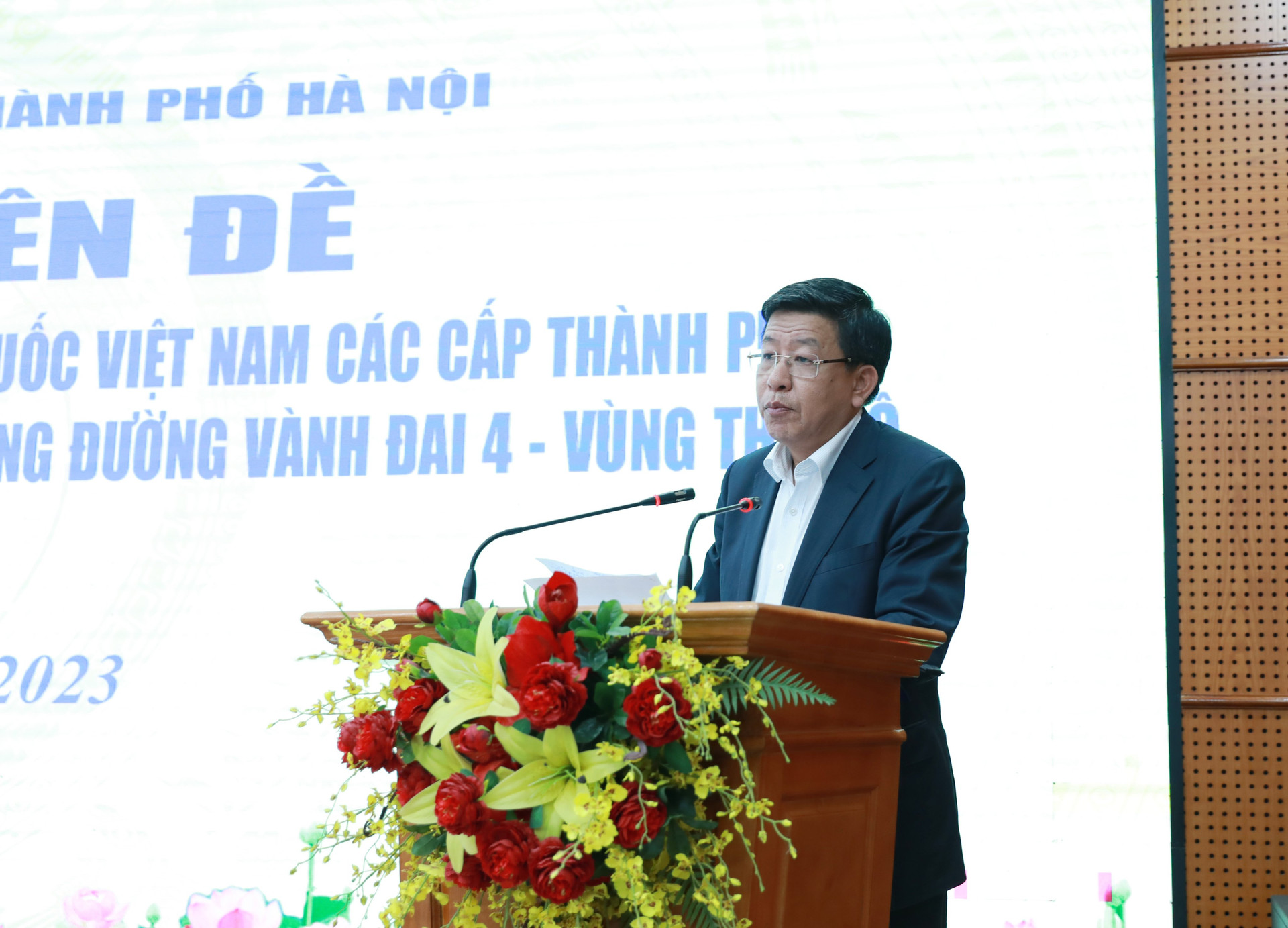Đại diện lãnh đạo thành phố Hà Nội phát biểu tại hội nghị.