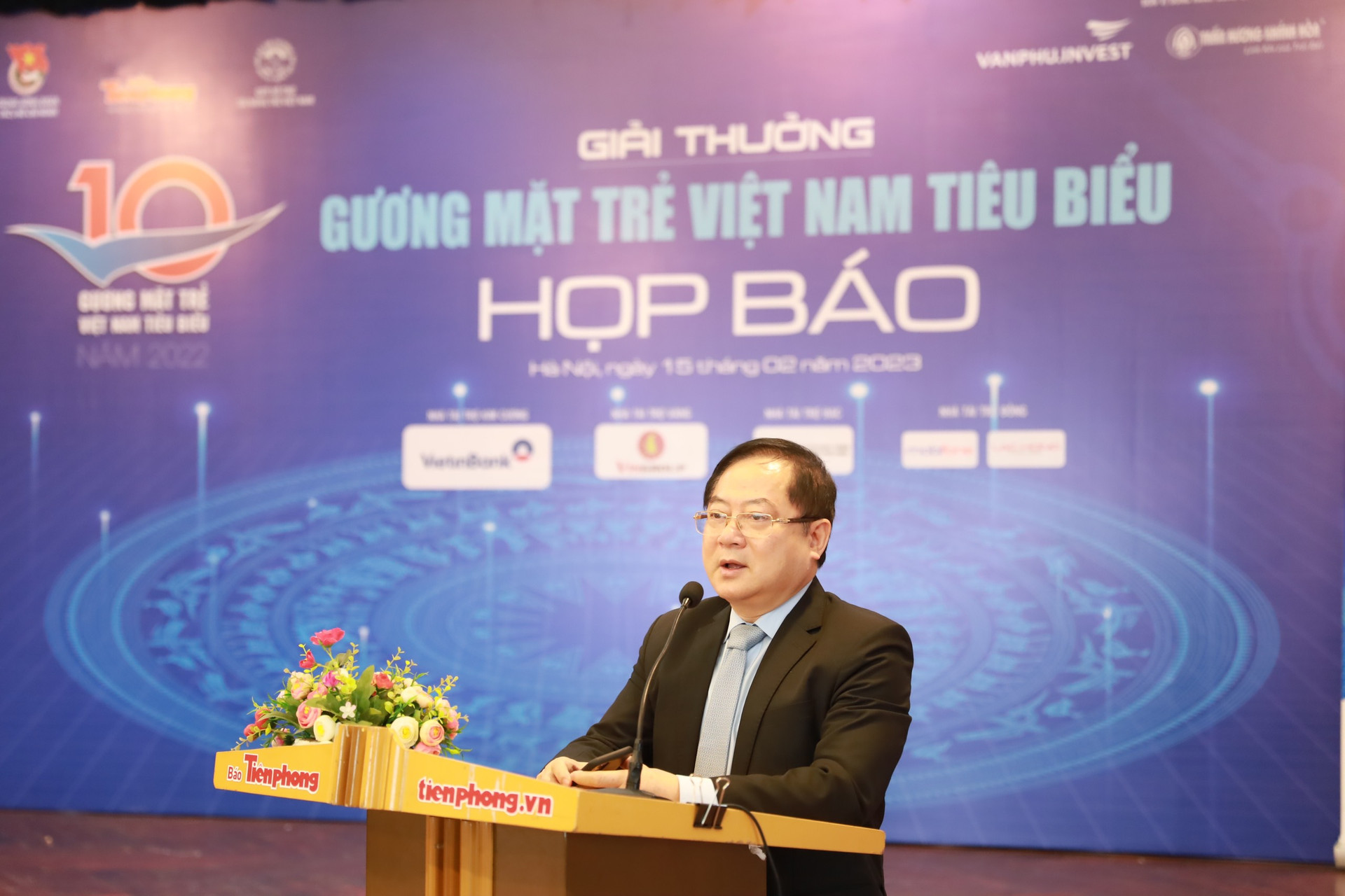 Nhà báo Lê Xuân Sơn, Tổng Biên tập báo Tiền Phong, Giám đốc Quỹ Hỗ trợ Tài năng trẻ Việt Nam phát biểu tại buổi họp báo.