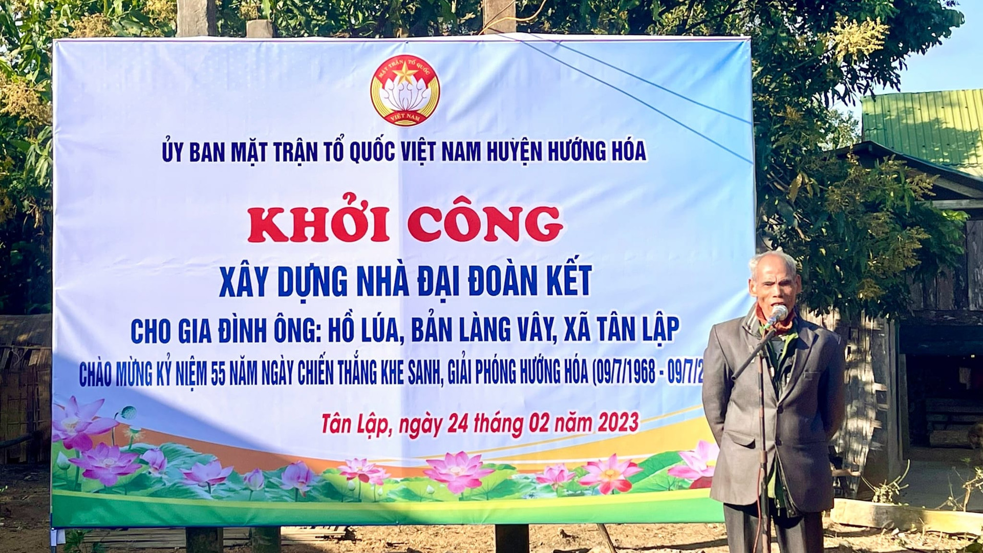 Ủy ban MTTQ Việt Nam huyện Hướng Hóa tổ chức lễ khởi công xây dựng nhà Đại đoàn kết cho gia đình ông Hồ Lúa.