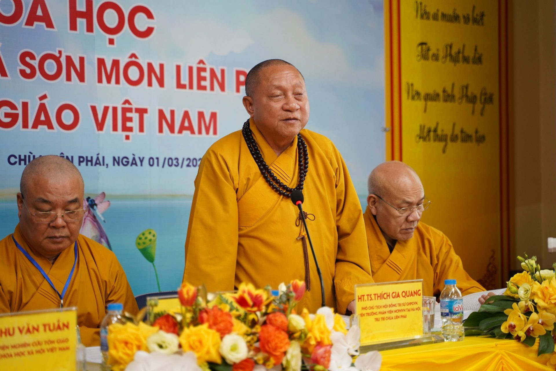 Hòa thượng, Tiến sĩ Thích Gia Quang, Phó Chủ tịch Hội đồng Trị sự GHPG Việt Nam, Trụ trì chùa Liên Phái phát biểu tại hội thảo.