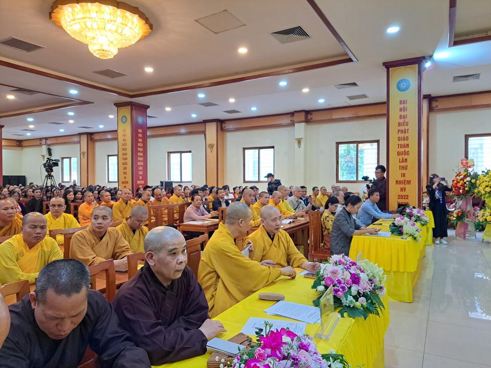 Các đại biểu cùng đông đảo Phật tử, cư sĩ tham dự Chương trình.