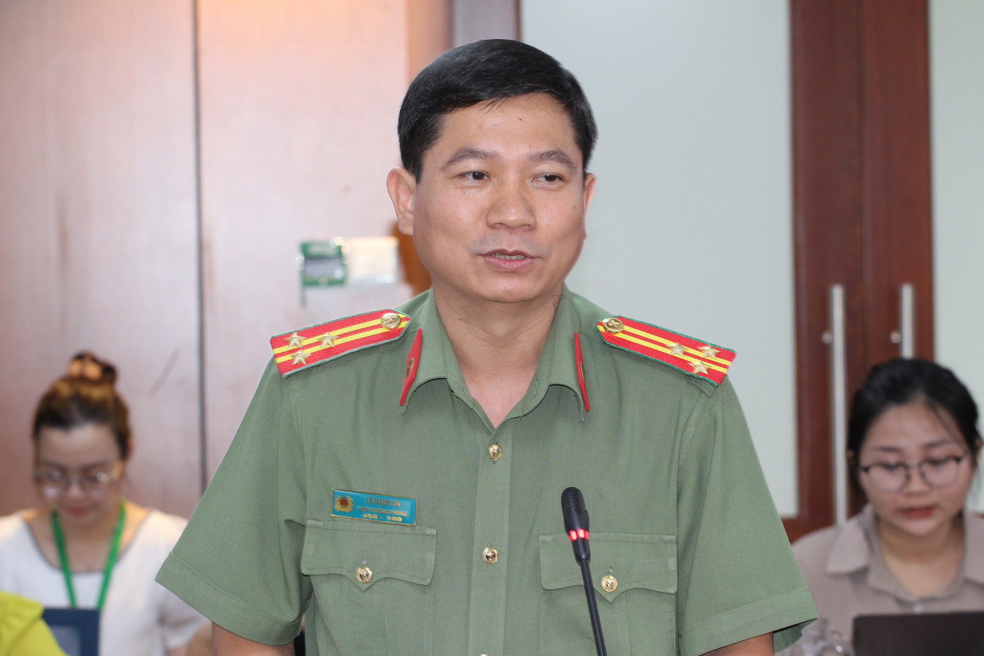 Ông Lê Mạnh Hà thông tin tại cuộc họp báo.