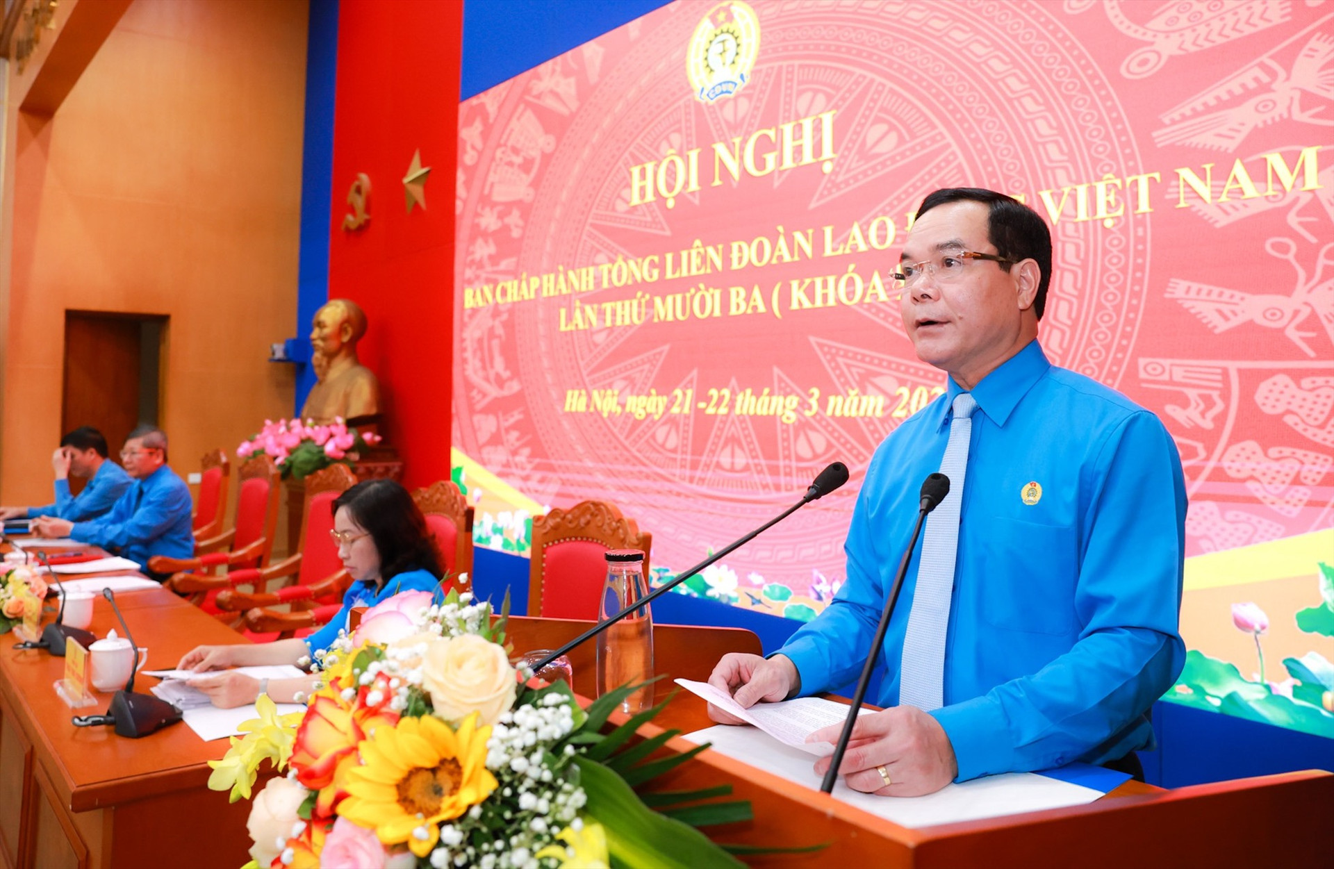 Chủ tịch Tổng Liên đoàn Lao động Việt Nam Nguyễn Đình Khang phát biểu khai mạc hội nghị. 