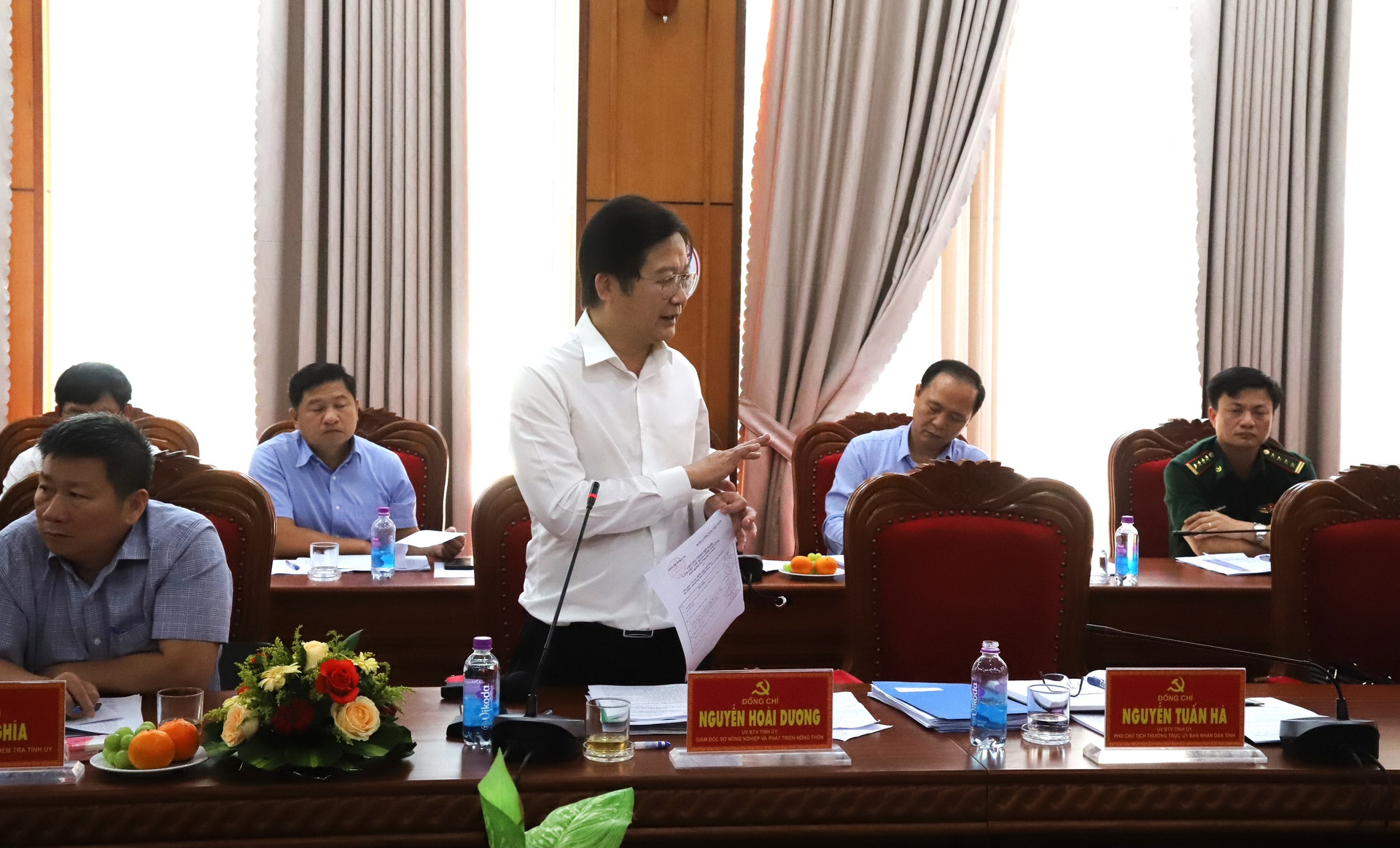 Giám đốc Sở Nông nghiệp và Phát triển nông thôn tỉnh Đắk Lắk đóng góp ý kiến về công tác quản lý, bảo vệ và phát triển rừng tại buổi làm việc.