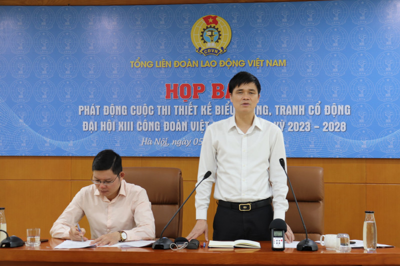 Ông Ngọ Duy Hiểu, Phó Chủ tịch Tổng Liên đoàn Lao động Việt Nam phát biểu tại buổi họp báo.