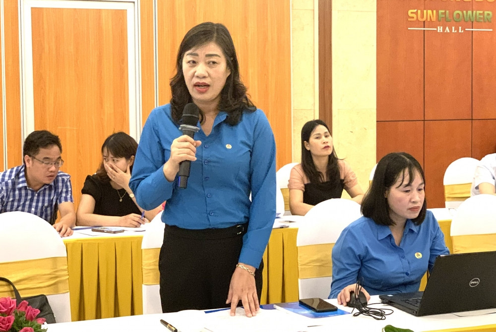 Bà Nguyễn Thị Thúy Hà - Phó Chủ tịch Thường trực LĐLĐ tỉnh Vĩnh Phúc góp ý vào dự thảo Luật Công đoàn.