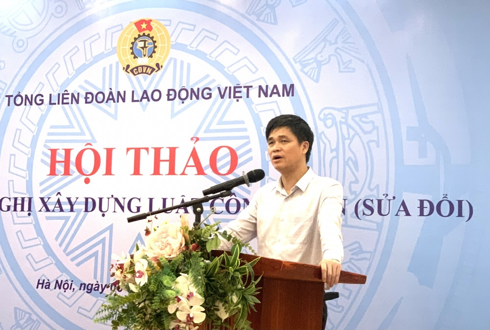 Ông Ngọ Duy Hiểu, Phó Chủ tịch Tổng LĐLĐ Việt Nam phát biểu tiếp thu ý kiến tại hội thảo.