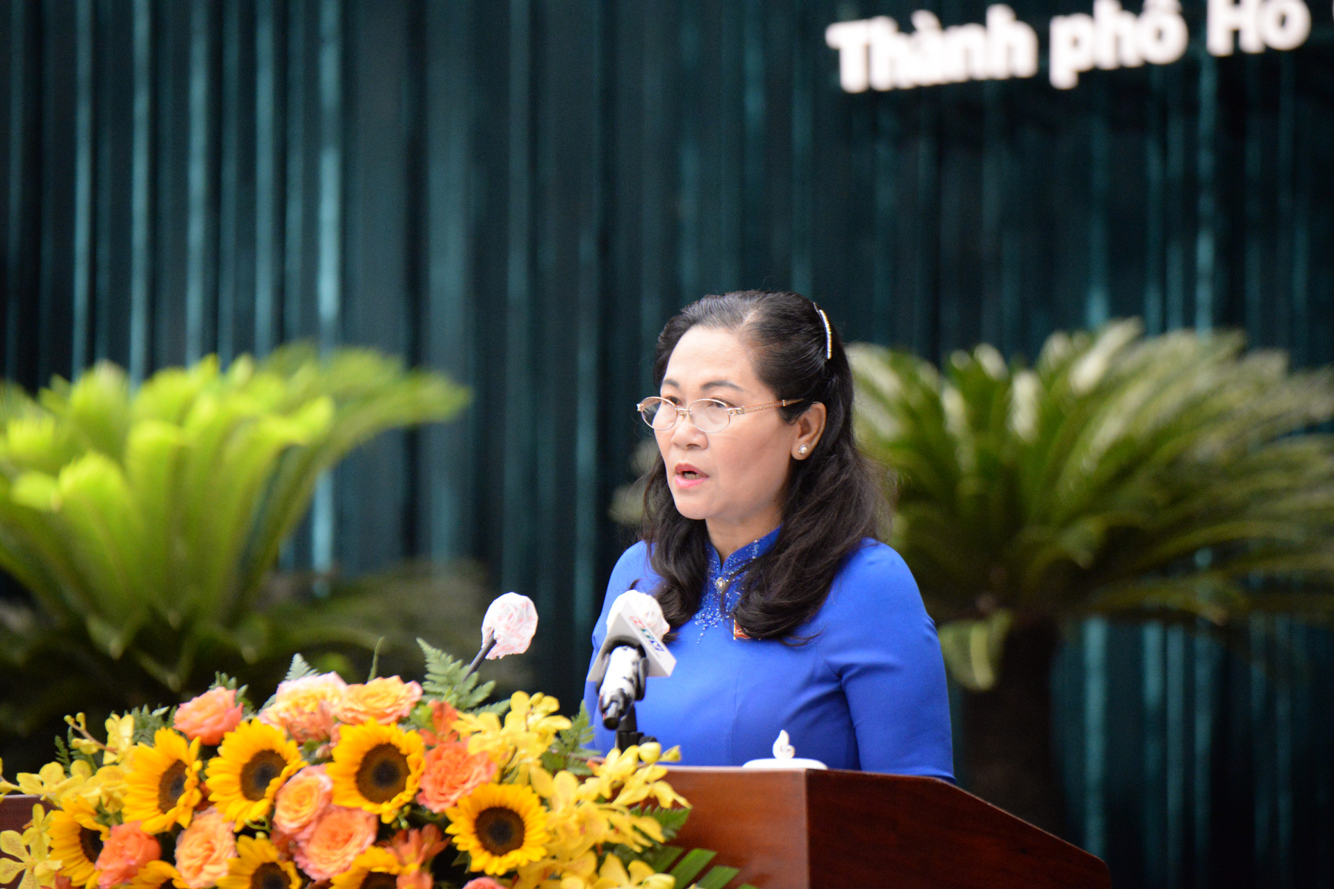 Bà Nguyễn Thị Lệ - Chủ tịch HĐND TP HCM phát biểu tại kỳ họp.