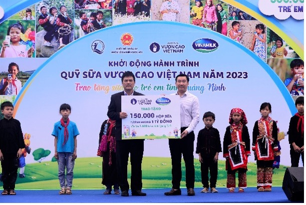 Hơn 1.600 trẻ em có hoàn cảnh đặc biệt tại Quảng Ninh sẽ được uống sữa miễn phí từ Quỹ sữa Vươn cao Việt Nam.