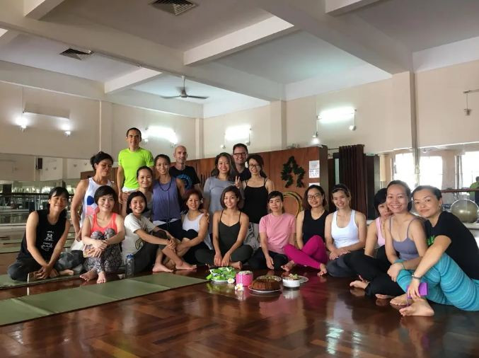 Các thành viên trong Yoga cộng đồng.