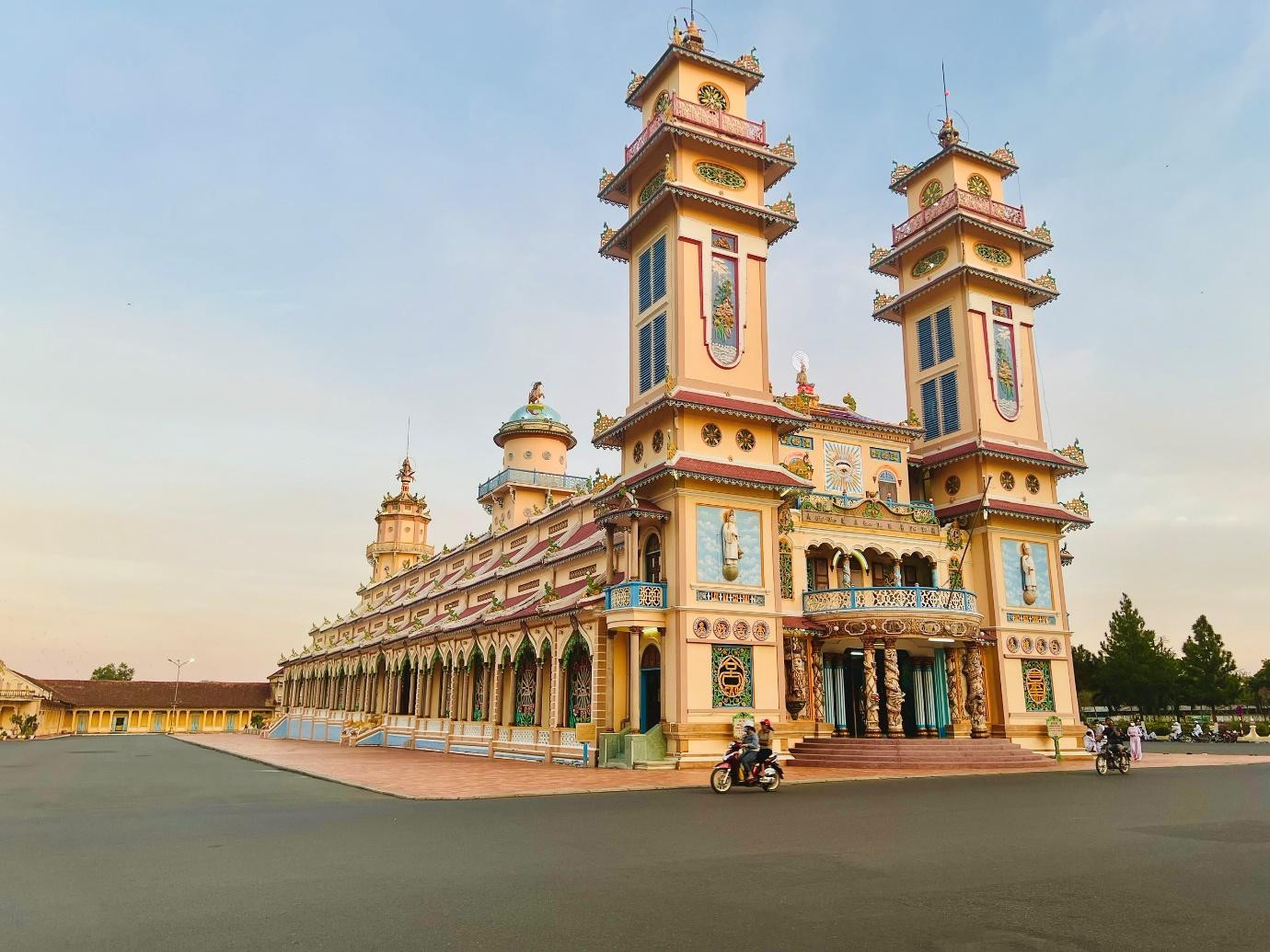 Đường chạy đi qua các địa danh nổi tiếng tại Tây Ninh.