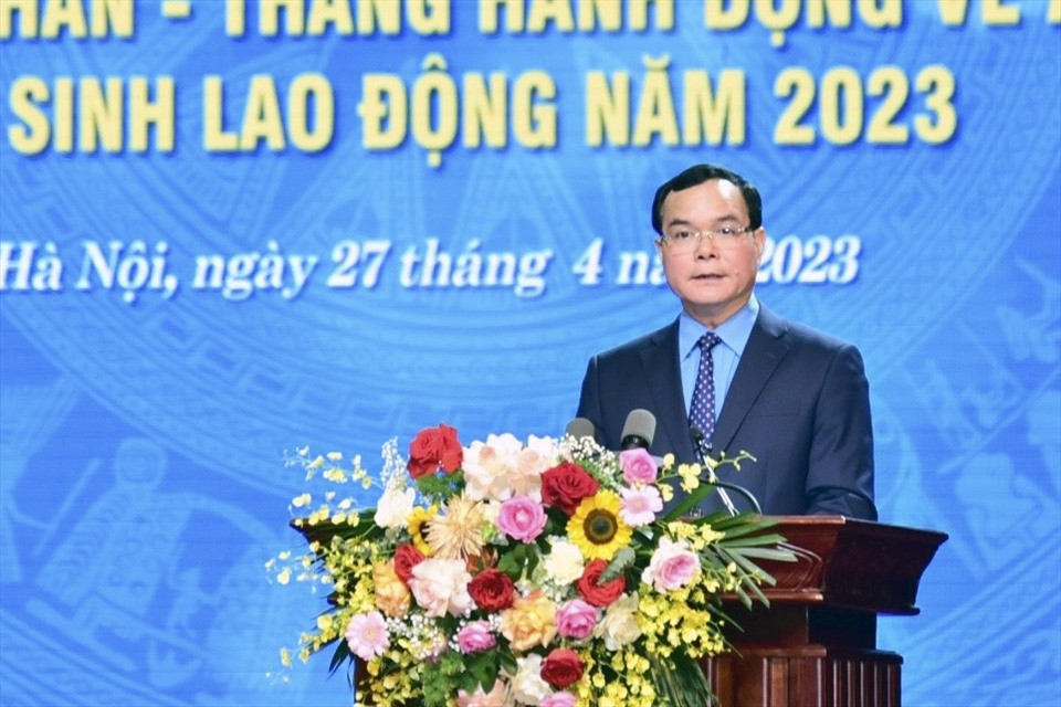Ông Nguyễn Đình Khang, Chủ tịch Tổng LĐLĐ Việt Nam phát biểu tại lễ phát động.