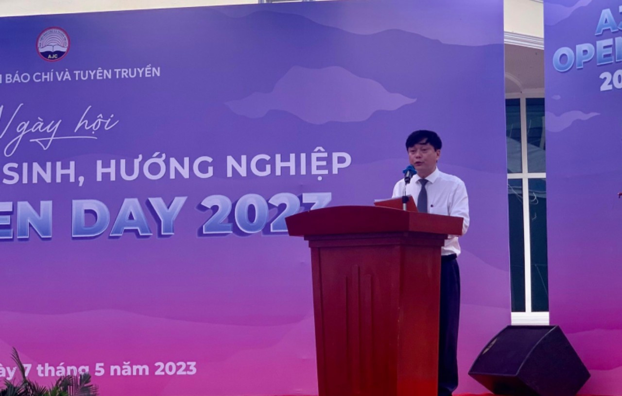 PGS.TS Phạm Minh Sơn, Giám đốc Học viện Báo chí và Tuyên truyền phát biểu tại sự kiện.