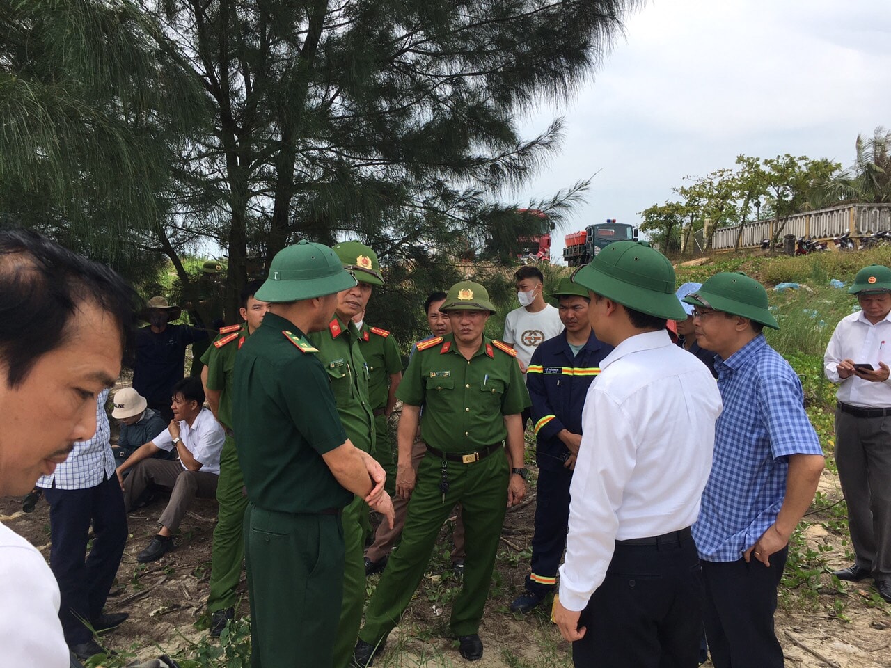 Lực lượng chức năng tổ chức tìm kiếm người bị mất tích gặp nạn trong lúc đi đánh cá trên biển.