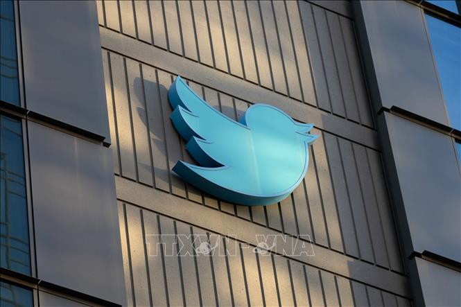 Biểu tượng Twitter tại trụ sở ở San Francisco, California, Mỹ. Ảnh: AFP/ TTXVN