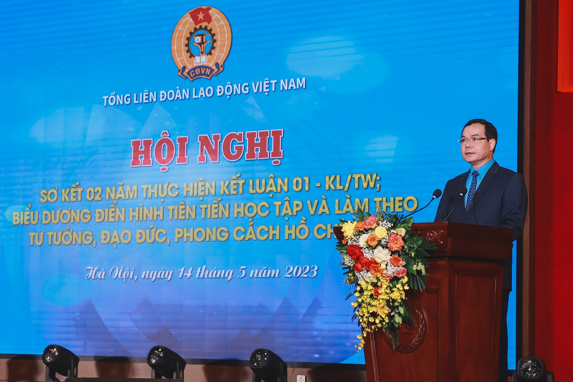 Ông Nguyễn Đình Khang, Chủ tịch Tổng LĐLĐ Việt Nam phát biểu tại hội nghị.