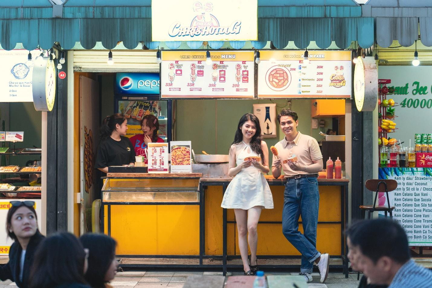 Khám phá ẩm thực đường phố là trải nghiệm không thể bỏ qua khi tới Công viên Châu Á.