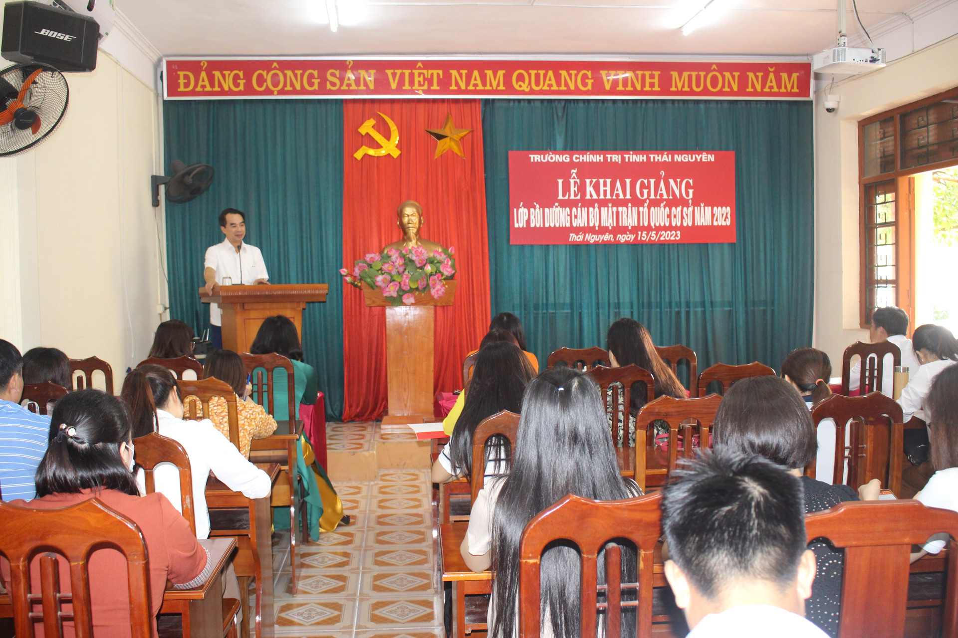 Ông Nguyễn Đức Tôn, Phó Chủ tịch Ủy ban MTTQ tỉnh Thái Nguyên tại lớp tập huấn.