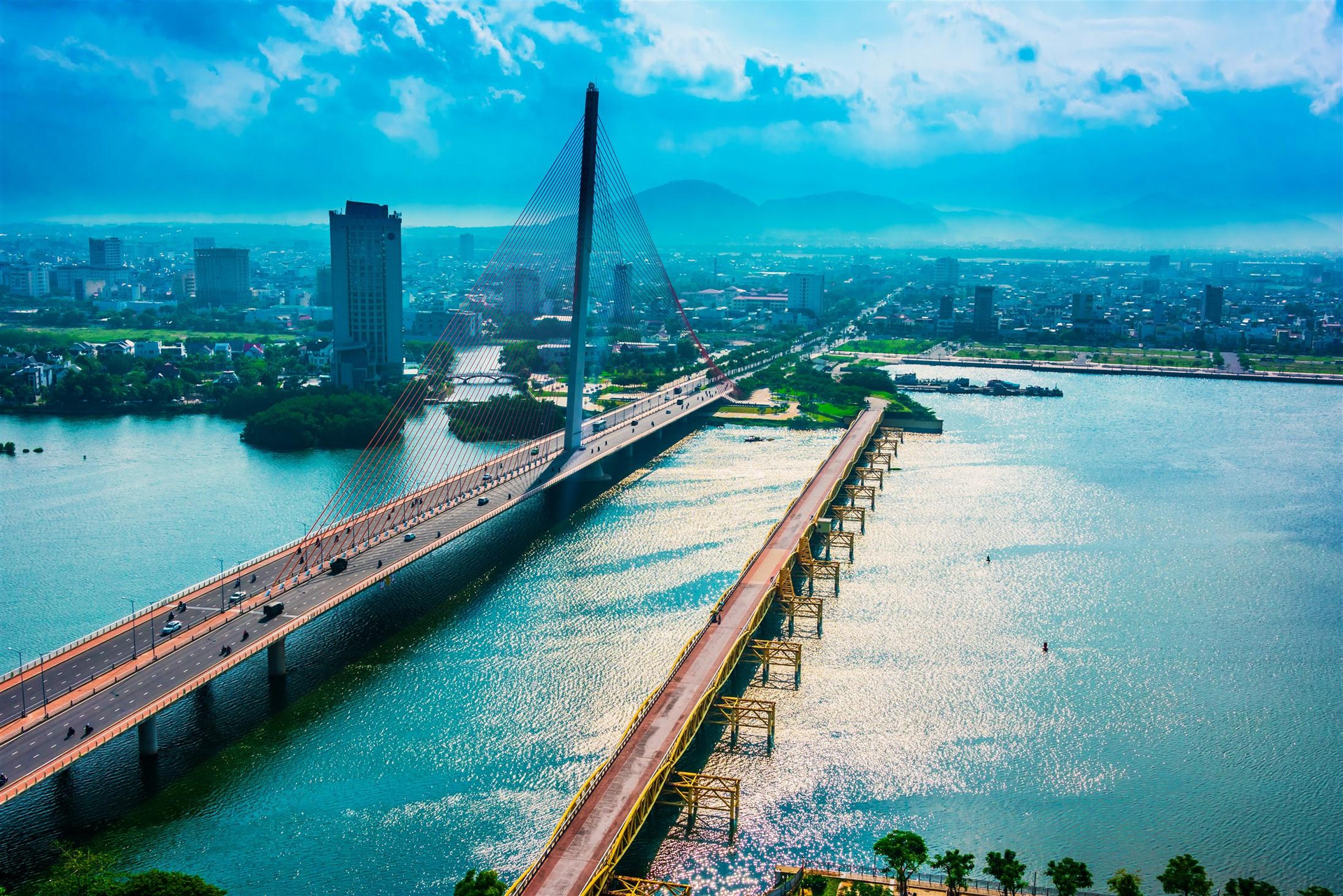 Cầu Nguyễn Văn Trỗi song hành cùng cây cầu Trần Thị Lý. (Ảnh: Dreamtime).