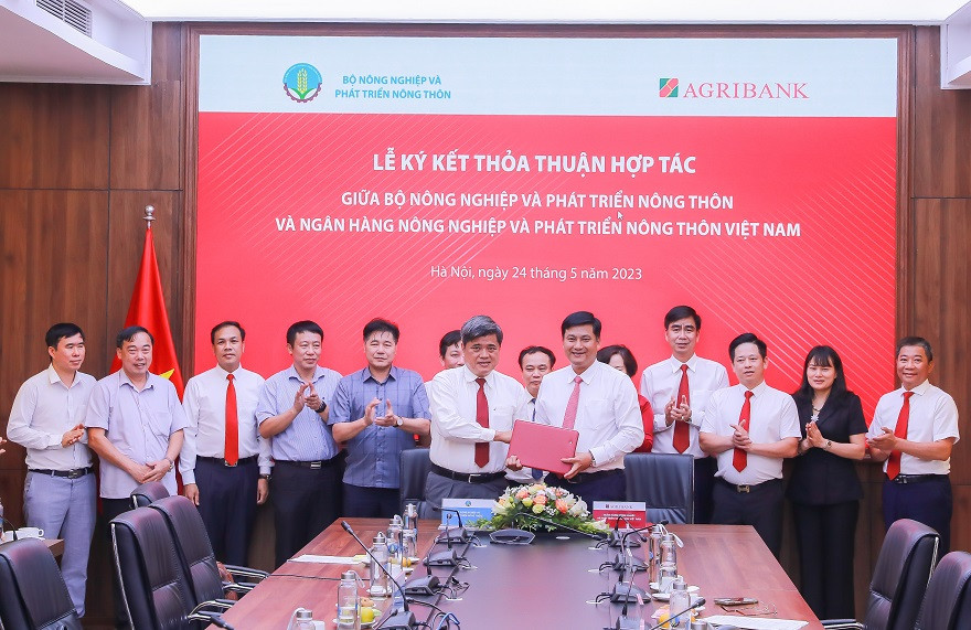 Lễ ký kết hợp tác giữa Bộ Nông nghiệp và Phát triển nông thôn với Ngân hàng Nông nghiệp và Phát triển Nông thôn Việt Nam.