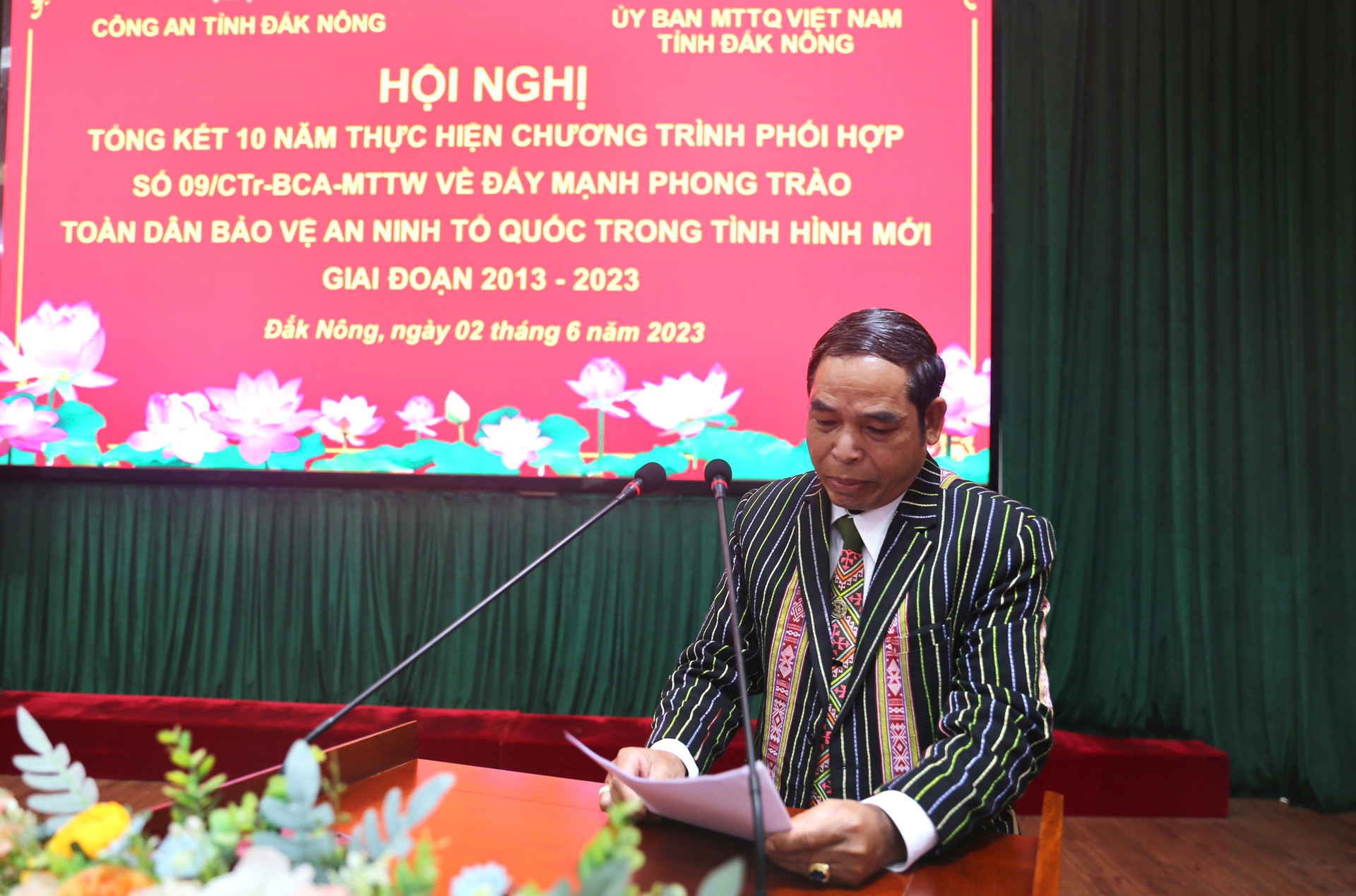 Đồng chí Điểu Xuân Hùng, Chủ tịch UBMTTQ.VN tỉnh phát biểu khai mạc hội nghị.