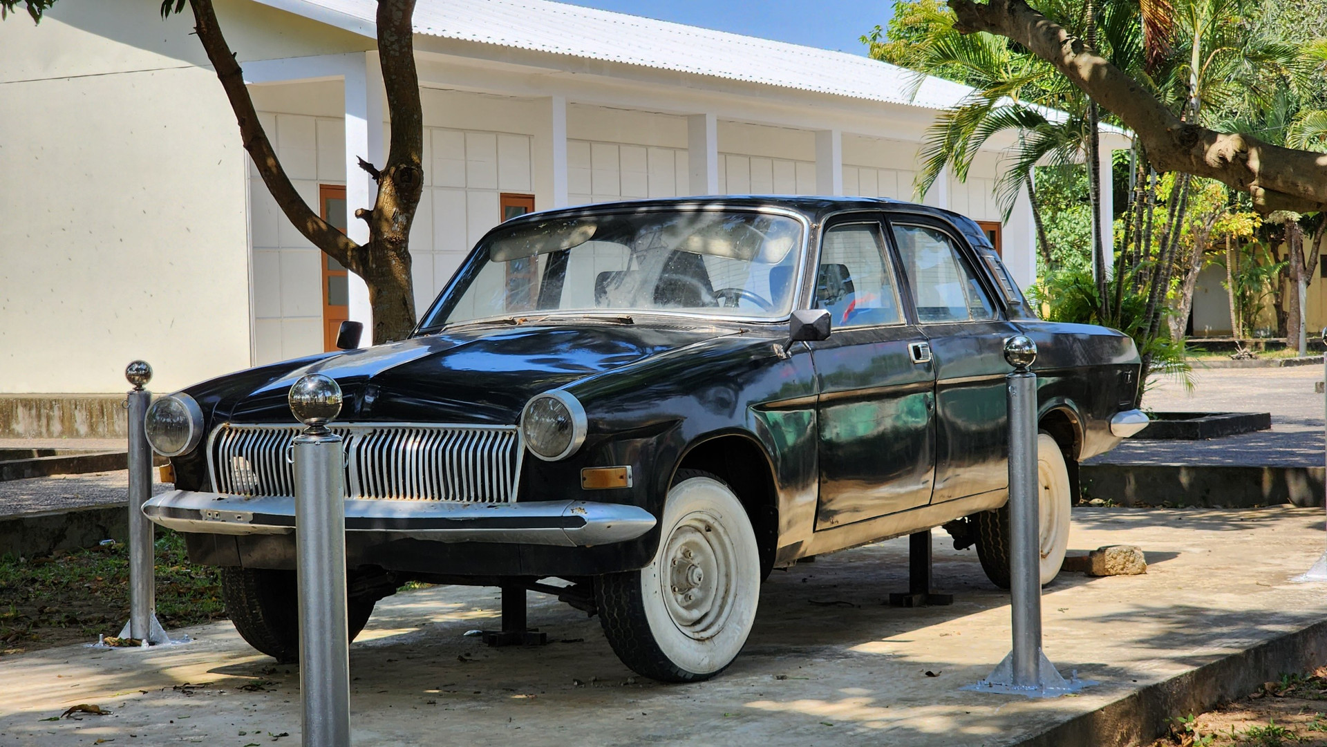 Trong đó có chiếc xe Volga được phục chế, trưng bày. Đây là chiếc xe dùng để đưa đón lãnh đạo của Chính phủ Cách mạng lâm thời cộng hòa miền Nam Việt Nam, một số đoàn các nước và cũng là bằng chứng về những nghi thức của hoạt động của Chính phủ Cách mạng lâm thời trong thời gian đóng tại huyện Cam Lộ.