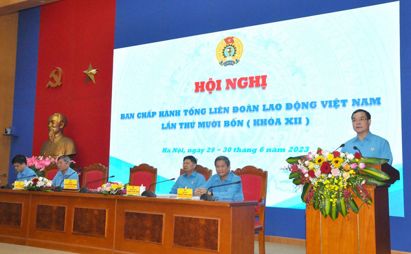 Chủ tịch Tổng LĐLĐ Việt Nam Nguyễn Đình Khang phát biểu tại Hội nghị.