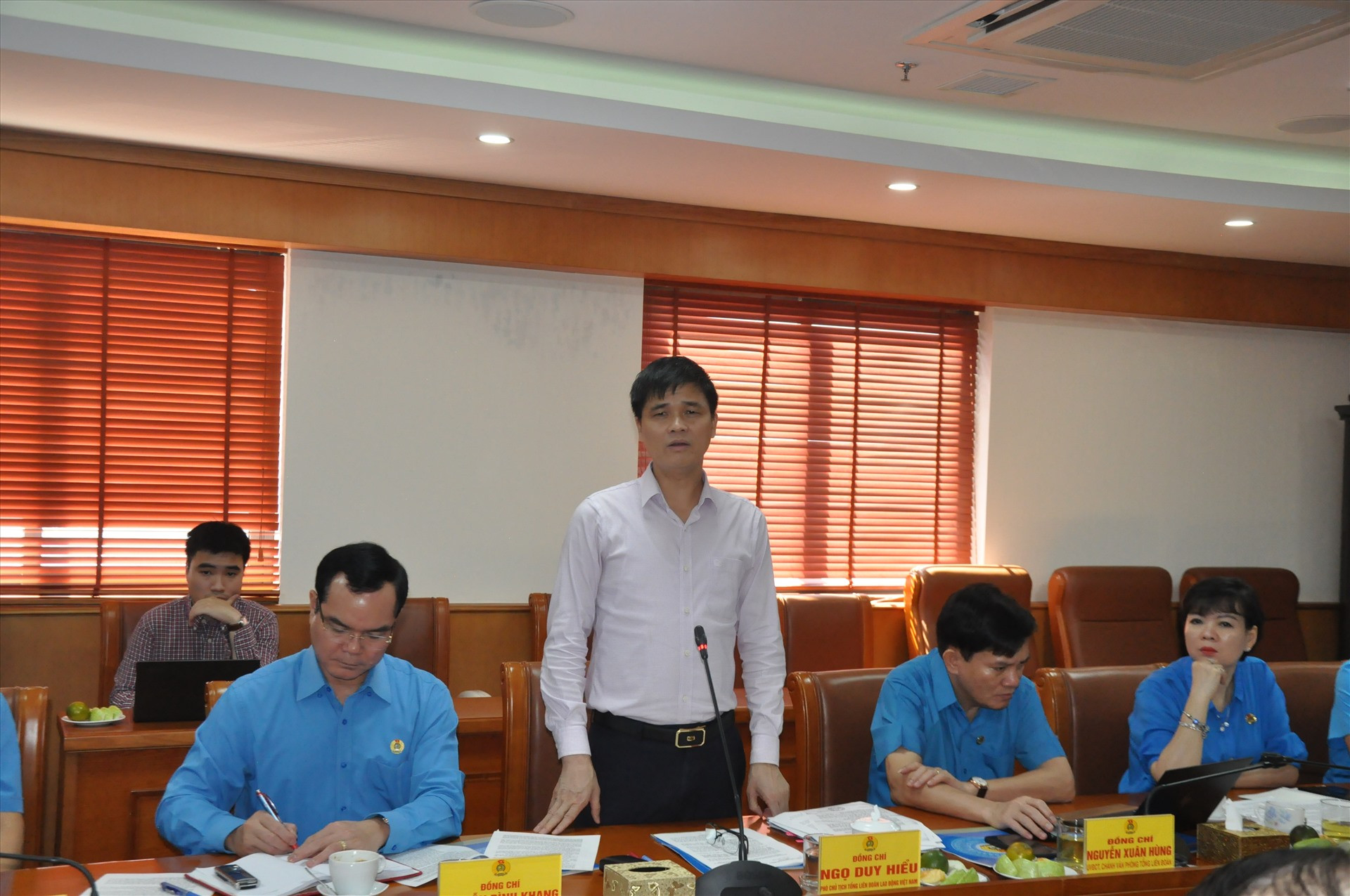 Ông Ngọ Duy Hiểu, Phó Chủ tịch LĐLĐ Việt Nam phát biểu tại hội nghị.