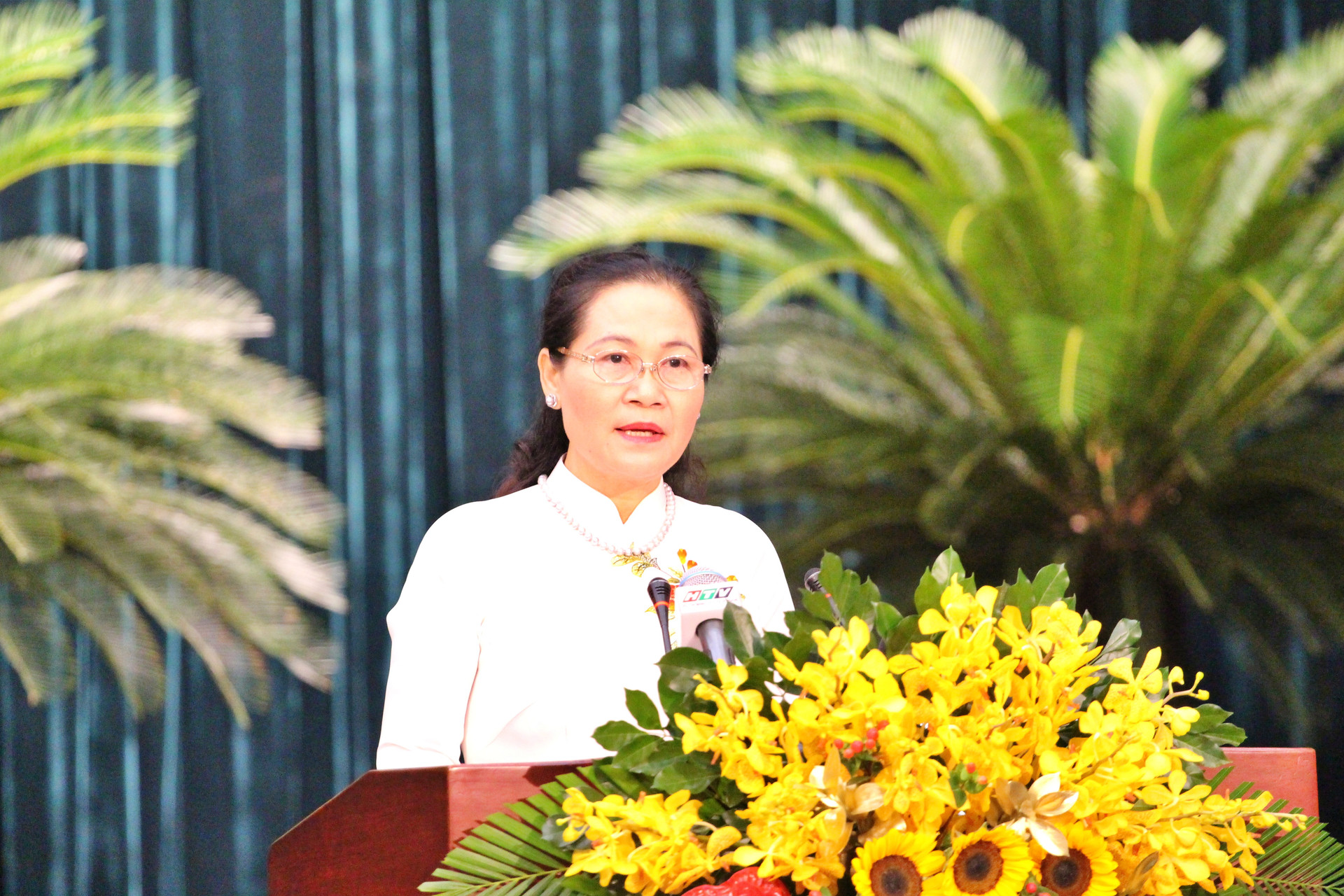 Bà Nguyễn Thị Lệ - Chủ tịch HĐND TP HCM phát biểu khai mạc tại kỳ họp. 